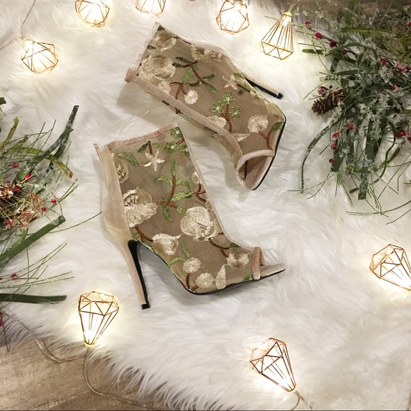 Nude Embroidered Mesh Peep Toe Heels New In Box - Picture 2 of 8